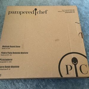 Pampered chef round stone